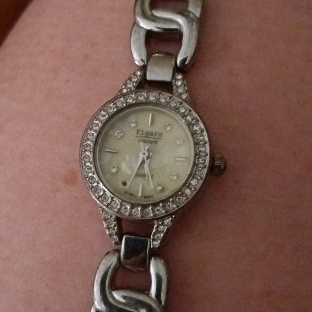 Figaro Couture Ladies Watch Quartz Silver Tone Metal Band Round 21 mm Ivory Dial